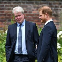 El Príncipe Harry y el Conde Spencer en la inauguración de la estatua de Lady Di