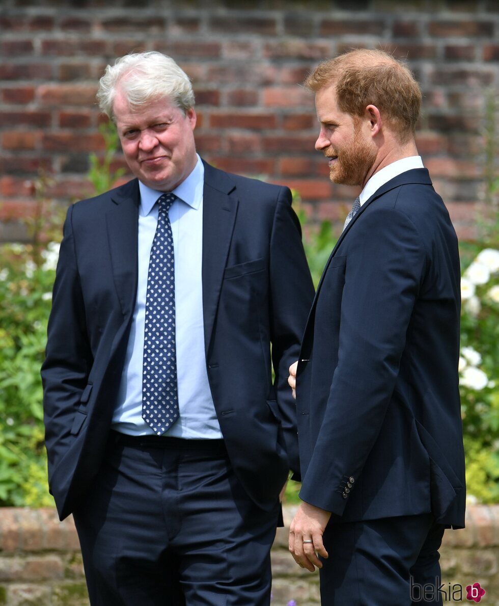 El Príncipe Harry y el Conde Spencer en la inauguración de la estatua de Lady Di