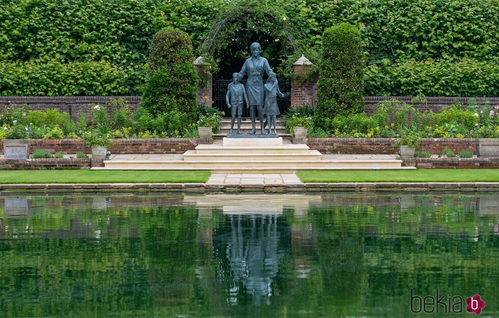 La estatua de Lady Di en The Sunken Garden de Kensington Palace