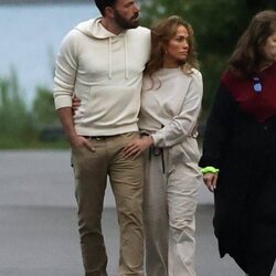 Ben Affleck y Jennifer Lopez paseando por Los Hamptons