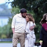 Ben Affleck y Jennifer Lopez, muy enamorados en Los Hamptons