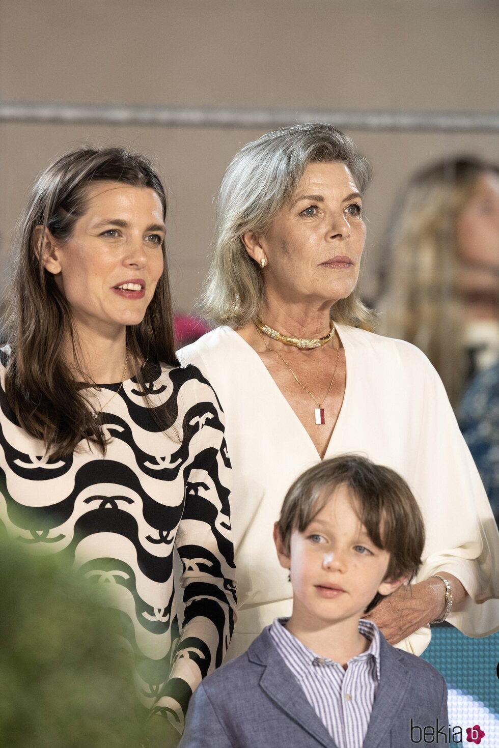 Carolina de Mónaco con su hija Carlota Casiraghi y su nieto Raphaël Elmaleh en el Concurso de Saltos de Monte-Carlo 2021