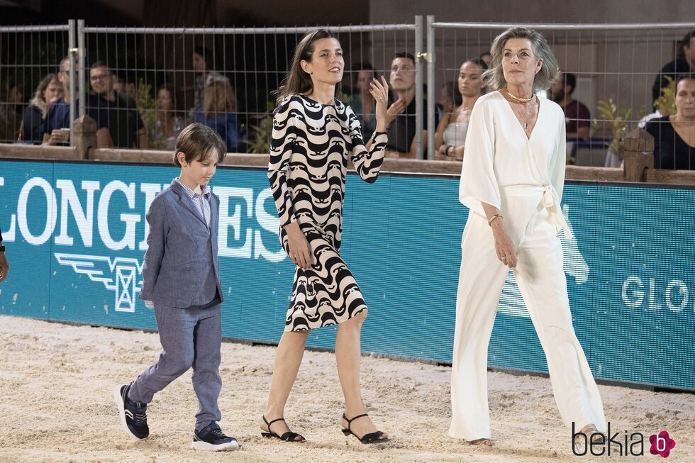 Carolina de Mónaco, Carlota Casiraghi y Raphaël Elmaleh en el Concurso de Saltos de Monte-Carlo 2021