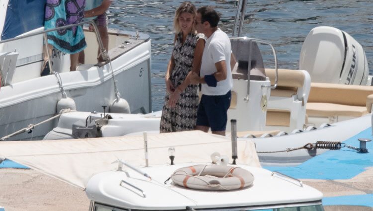 Enrique Ponce y Ana Soria en el puerto de Almería