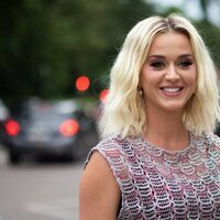 Katy Perry acude a la cena de la Fundación Louis Vuitton