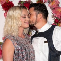 Katy Perry y Orlando Bloom, muy cariñosos en la cena de la Fundación Louis Vuitton