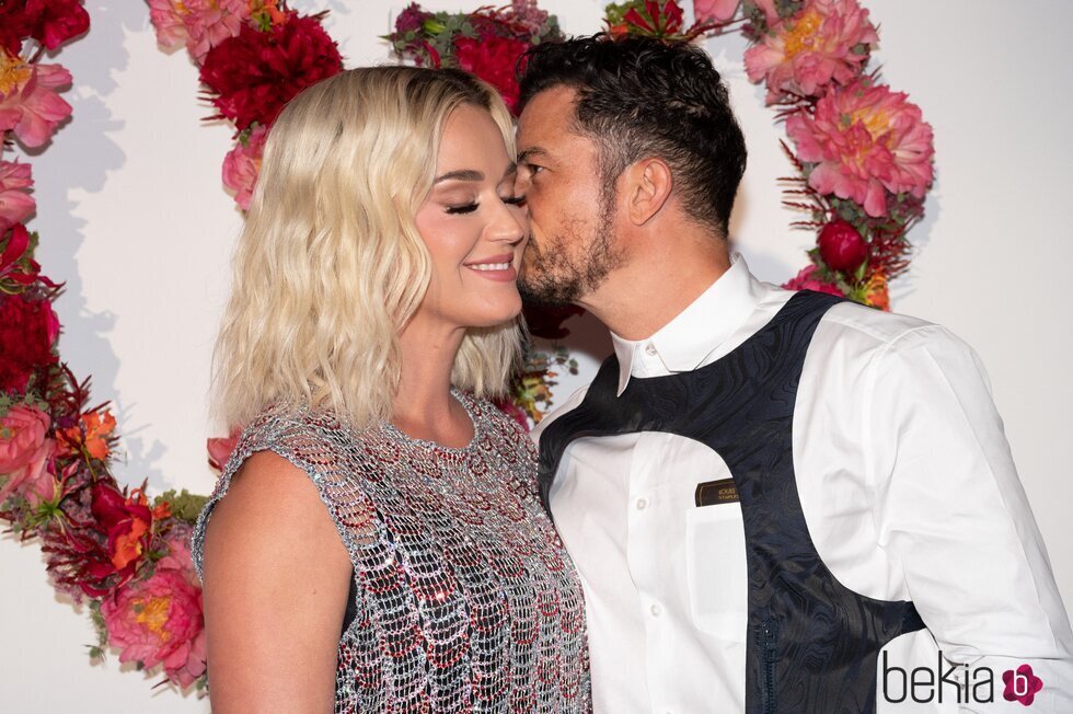 Katy Perry y Orlando Bloom, muy cariñosos en la cena de la Fundación Louis Vuitton