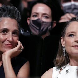 Jodie Foster con su pareja en el Festival de Cannes 2021