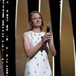 Jodie Foster, emocionada tras recibir su Palma de Oro en el Festival de Cannes 2021