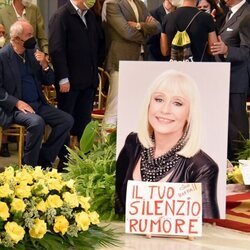 Fotografía de Raffaella Carrà en su capilla ardiente