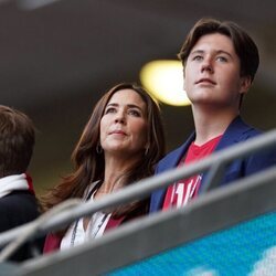 Mary de Dinamarca y Christian de Dinamarca en el partido entre Inglaterra y Dinamarca en la semifinal de la Eurocopa 2020