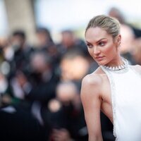 Candice Swanepoel en la segunda jornada del Festival de Cannes 2021