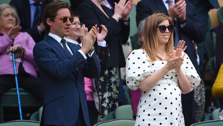 Beatriz de York y Edoardo Mapelli Mozzi aplauden en Wimbledon 2021