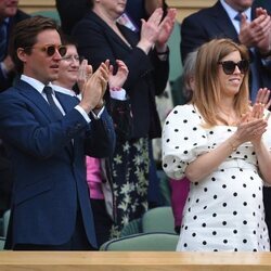 Beatriz de York y Edoardo Mapelli Mozzi aplauden en Wimbledon 2021