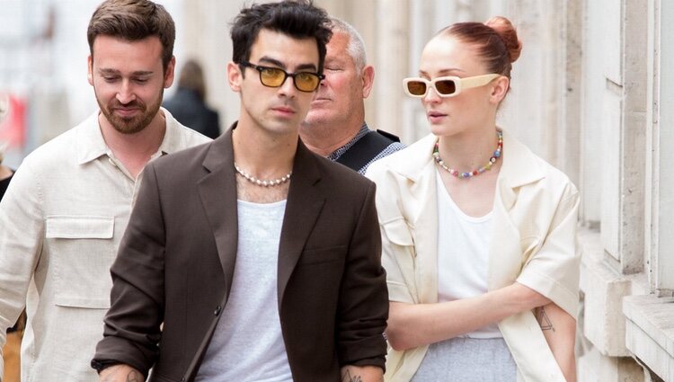 Sophie Turner y Joe Jonas paseando por París