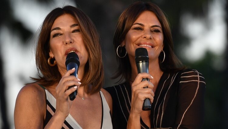 María José Suárez con Raquel Revuelta en un evento de moda