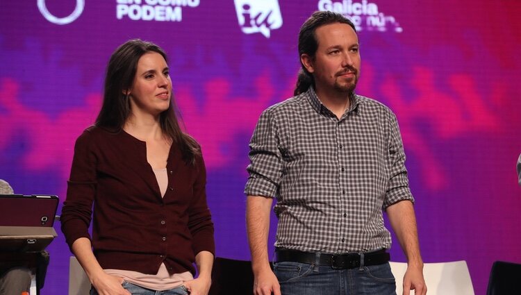 Pablo Iglesias e Irene Montero en un acto electoral