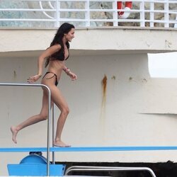 Bella Hadid disfrutando de sus vacaciones en la costa francesa