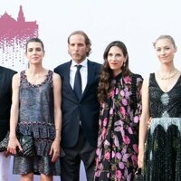 Carlota, Pierre y Andrea Casiraghi con Tatiana Santo Domingo y Beatrice Borromeo en el concierto de la Cruz Roja 2021