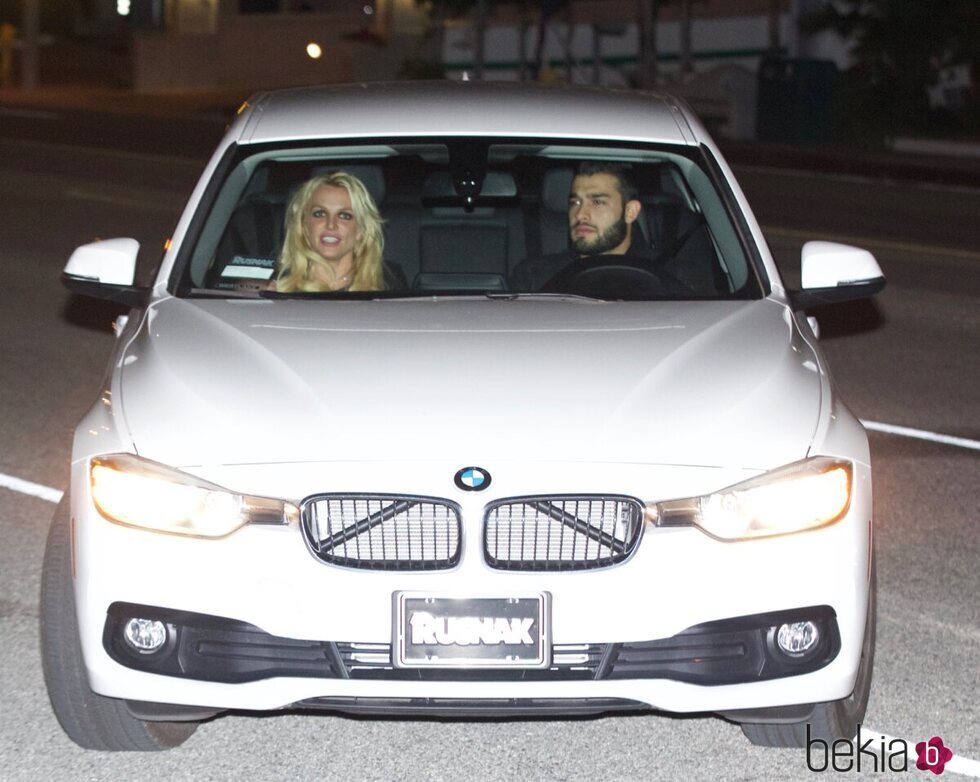 Britney Spears y Sam Asghari en su coche