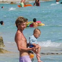 Christian de Hannover con su hijo Nicolás de Hannover en Formentera