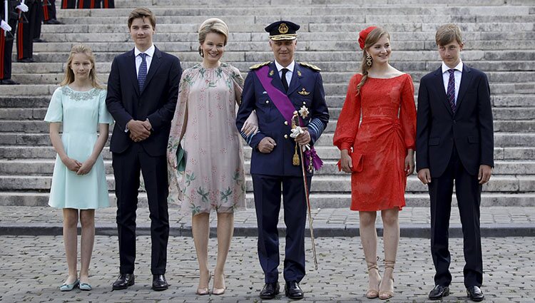 Felipe y Matilde de Bélgica con sus hijos Isabel, Gabriel, Emmanuel y Leonor de Bélgica en el Día Nacional de Bélgica 2021