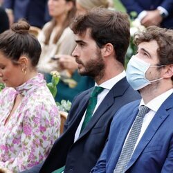 Marta Pombo junto a su nuevo novio en la boda de Lucía Bárcenas y Marco Juncadella