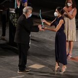 La Reina Letizia entrega un premio a Stephen Frears en la clausura del Atlàntida Mallorca Film Fest 2021