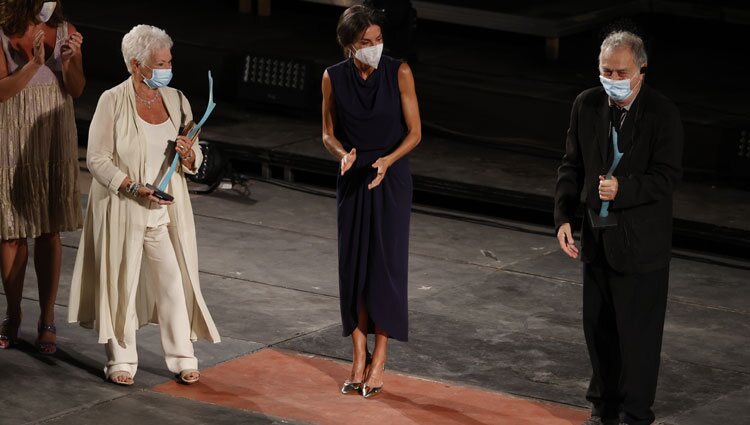 La Reina Letizia con Judi Dench y Stephen Frears en la clausura del Atlàntida Mallorca Film Fest 2021