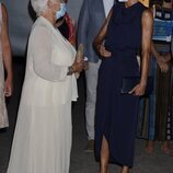 La Reina Letizia y Judi Dench hablando en la clausura del Atlàntida Mallorca Film Fest 2021