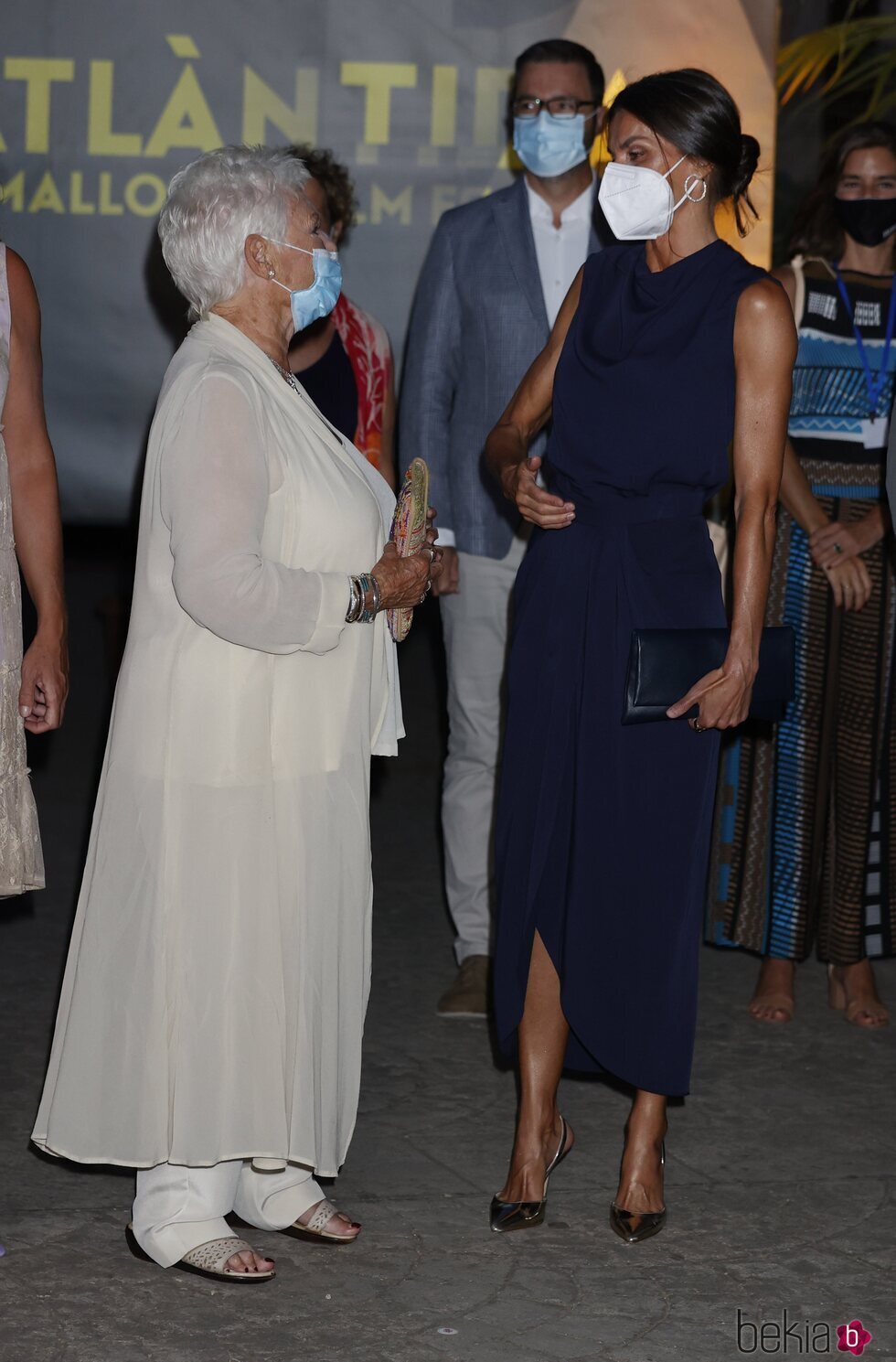 La Reina Letizia y Judi Dench hablando en la clausura del Atlàntida Mallorca Film Fest 2021