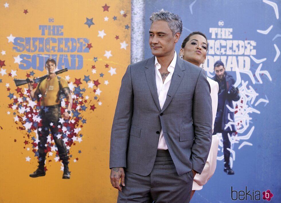 Taika Waititi y Rita Ora en el estreno de 'El Escuadrón Suicida' en Los Angeles