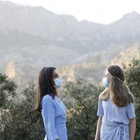 La Reina Letizia con sus hijas Leonor y Sofía en la Serra de Tramuntana