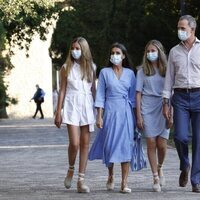 Los Reyes Felipe y Letizia y sus hijas Leonor y Sofía en la Serra de Tramuntana