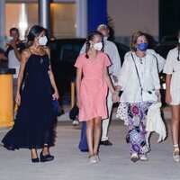 Los Reyes Felipe y Letizia, la Princesa Leonor, la Infanta Sofía y la Reina Sofía dando un paseo por Palma en sus vacaciones de verano 2021