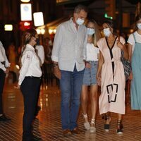 Los Reyes Felipe y letizia salen a cenar con sus hijas la Princesa Leonor y la Infanta Sofía en Mallorca