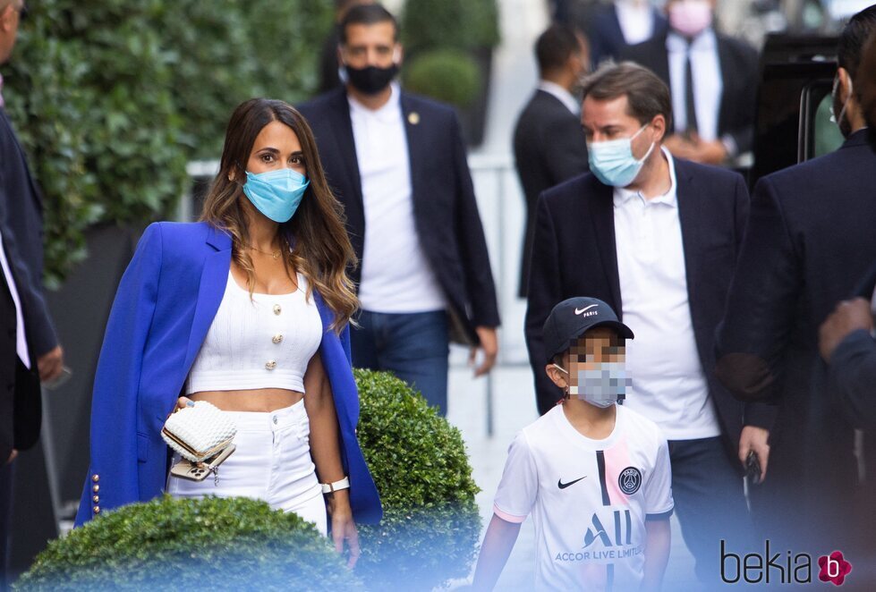 Antonella Roccuzzo acude a la presentación de Leo Messi en el PSG