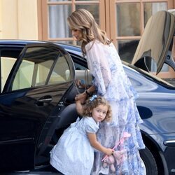 Magdalena de Suecia y Adrienne de Suecia a su llegada al bautizo de Julian de Suecia