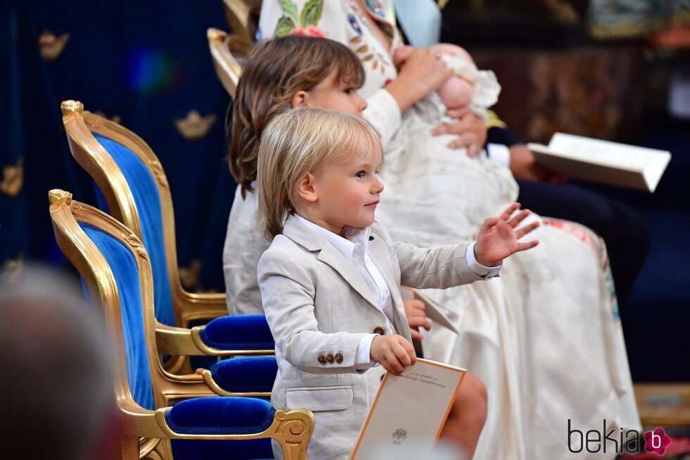 Gabriel de Suecia y Alejandro de Suecia en el bautizo de Julian de Suecia