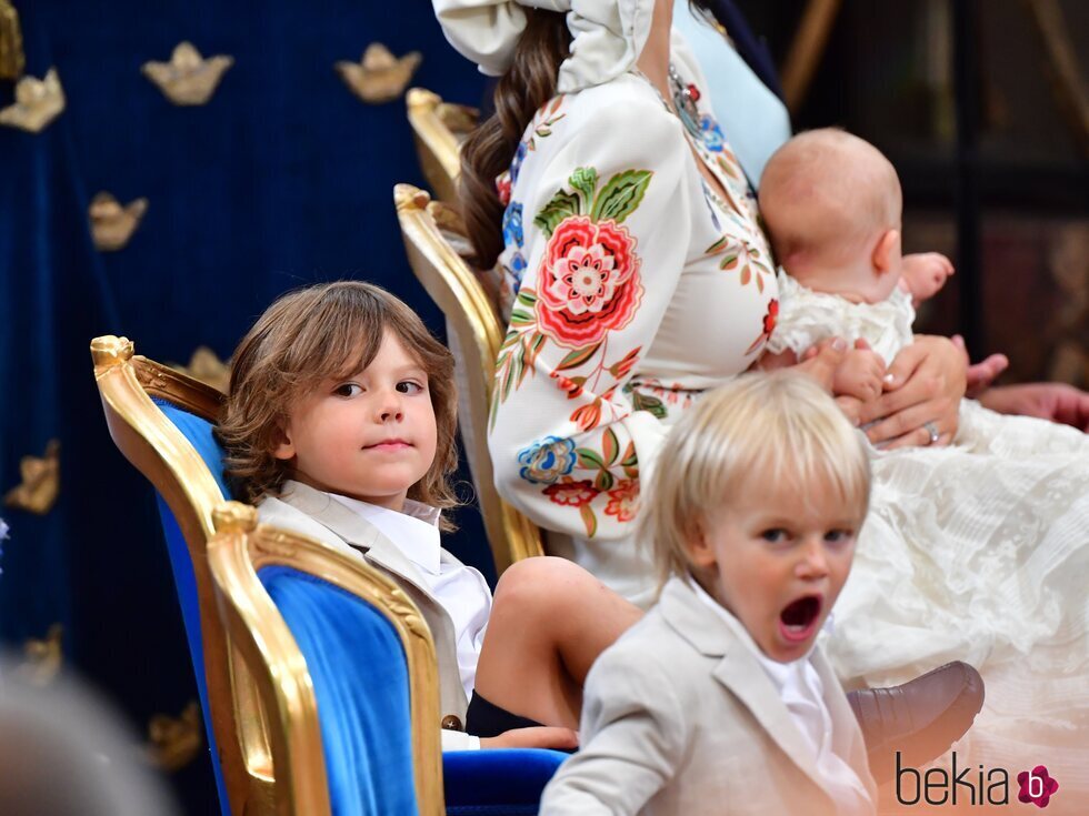 Alejandro y Gabriel de Suecia en el bautizo de Julian de Suecia