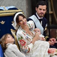 Carlos Felipe y Sofia de Suecia, Alejandro de Suecia y Julian de Suecia en el bautizo de Julian de Suecia