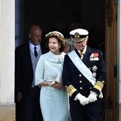 Carlos Gustavo y Silvia de Suecia en el bautizo de Julian de Suecia