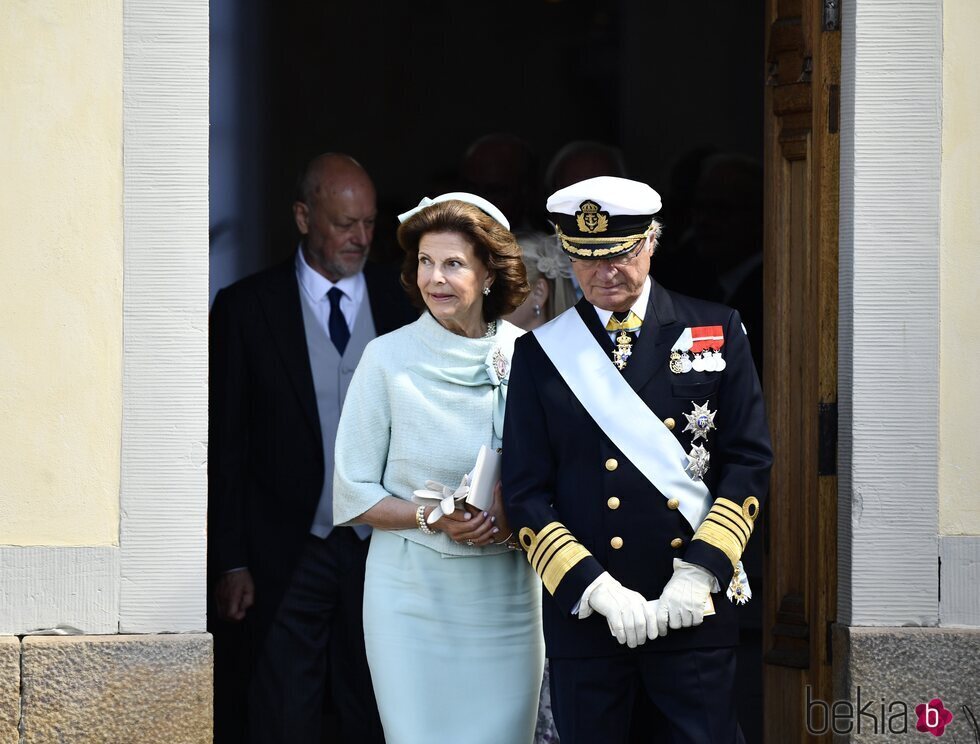 Carlos Gustavo y Silvia de Suecia en el bautizo de Julian de Suecia