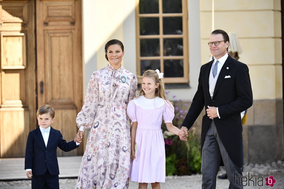 Victoria y Daniel de Suecia, Estela y Oscar de Suecia en el bautizo de Julian de Suecia