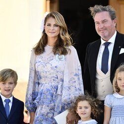 Magdalena de Suecia y Chris O'Neill con sus hijos en el bautizo de Julian de Suecia