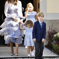 Leonor, Nicolás y Adrienne de Suecia en el bautizo de Julian de Suecia