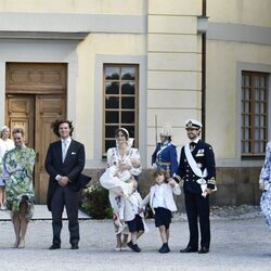 Julian de Suecia con sus padres, hermanos y padrinos en su bautizo