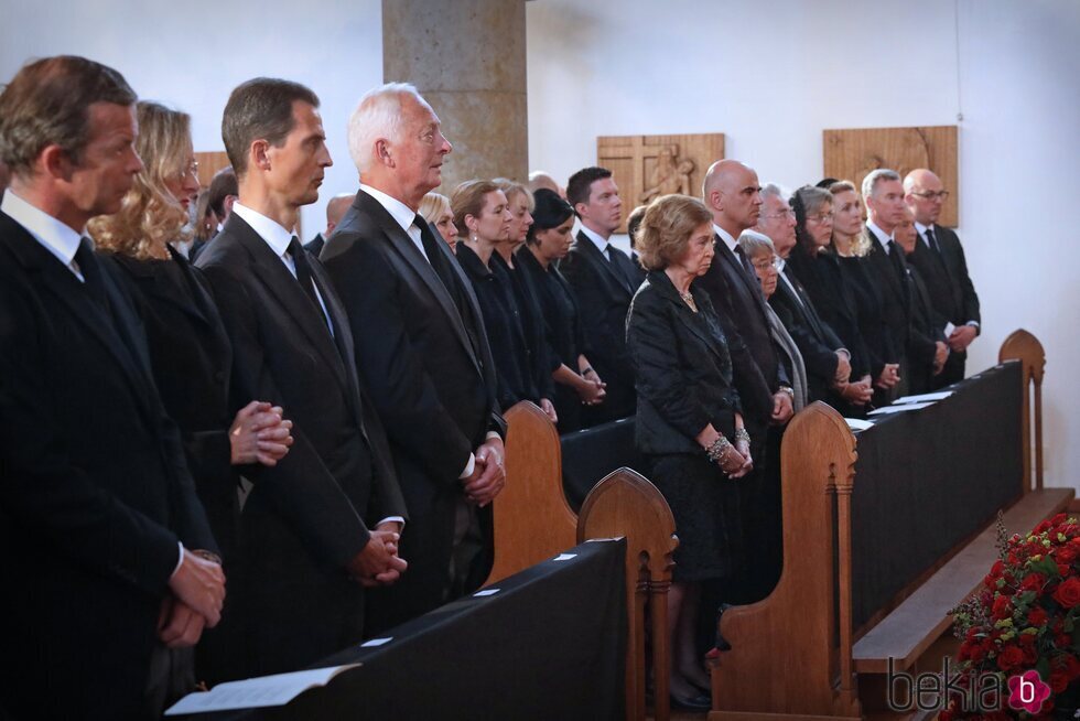 La Reina Sofía y Carolina de Mónaco, Guillermo y Sibilla de Luxemburgo en el funeral de Marie de Liechenstein