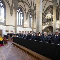 Carolina de Mónaco y la Reina Sofía, Guillermo y Sibilla de Luxemburgo, apenados en el funeral de Marie de Liechtenstein