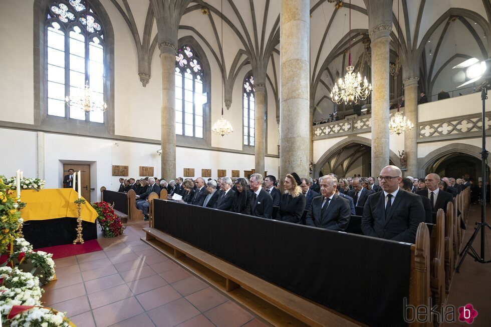 Carolina de Mónaco y la Reina Sofía, Guillermo y Sibilla de Luxemburgo, apenados en el funeral de Marie de Liechtenstein